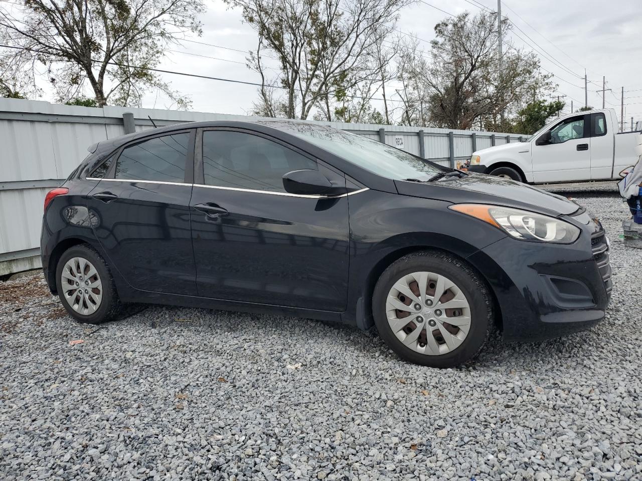 2016 Hyundai Elantra - Image 4