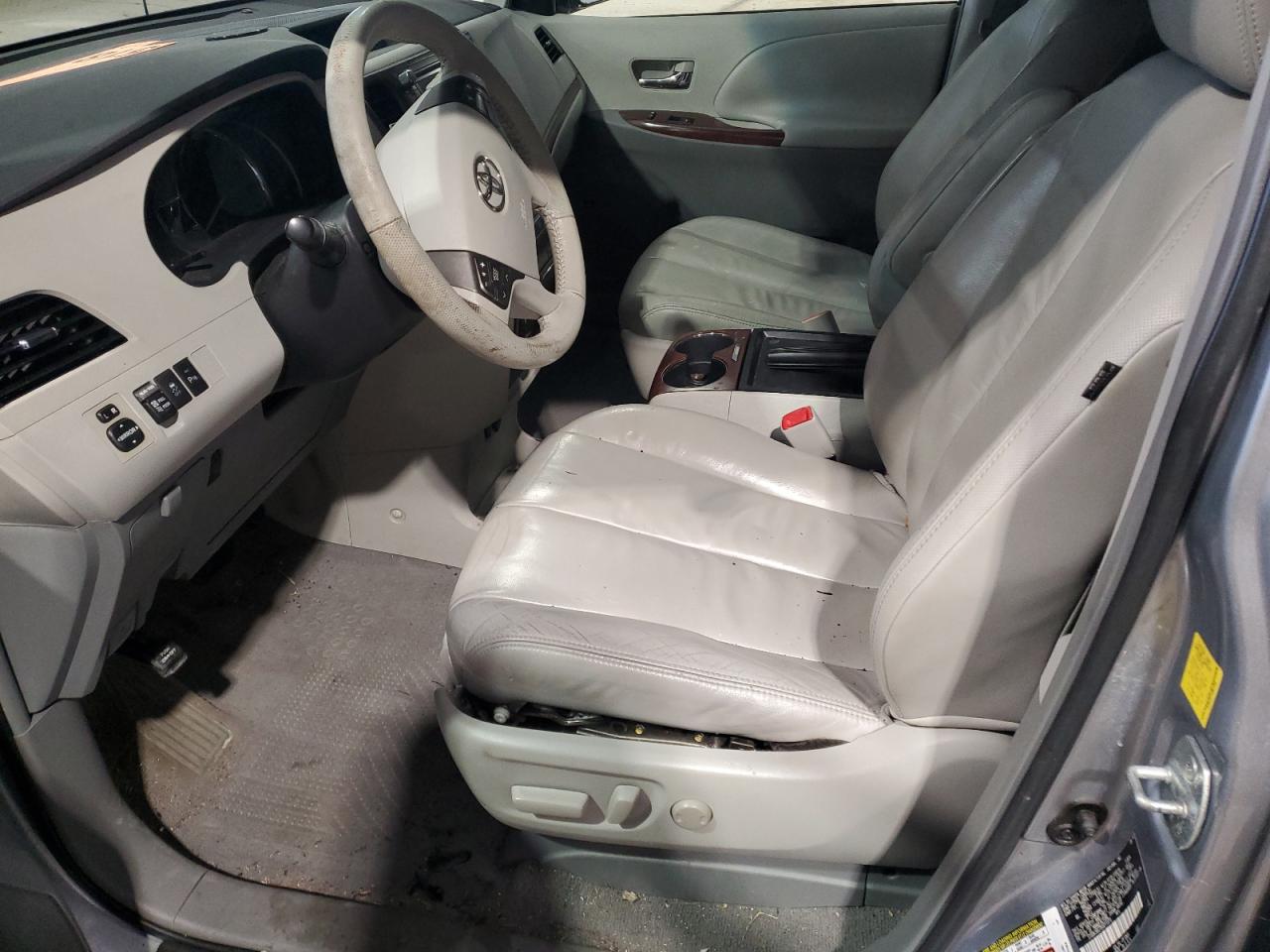 2011 Toyota Sienna - Image 7