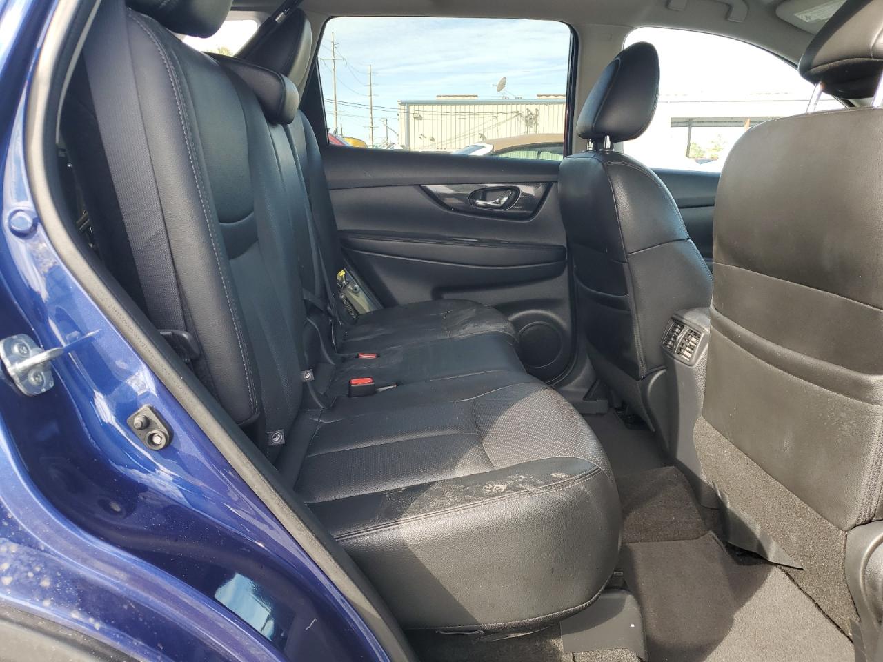 2018 Nissan Rogue - Image 11