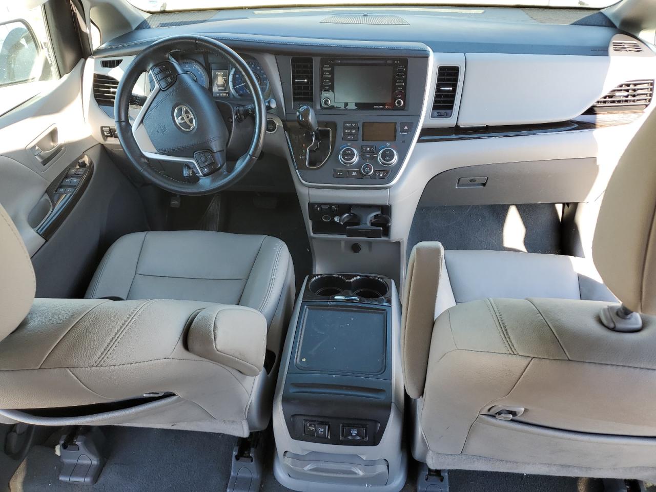 2020 Toyota Sienna - Image 8