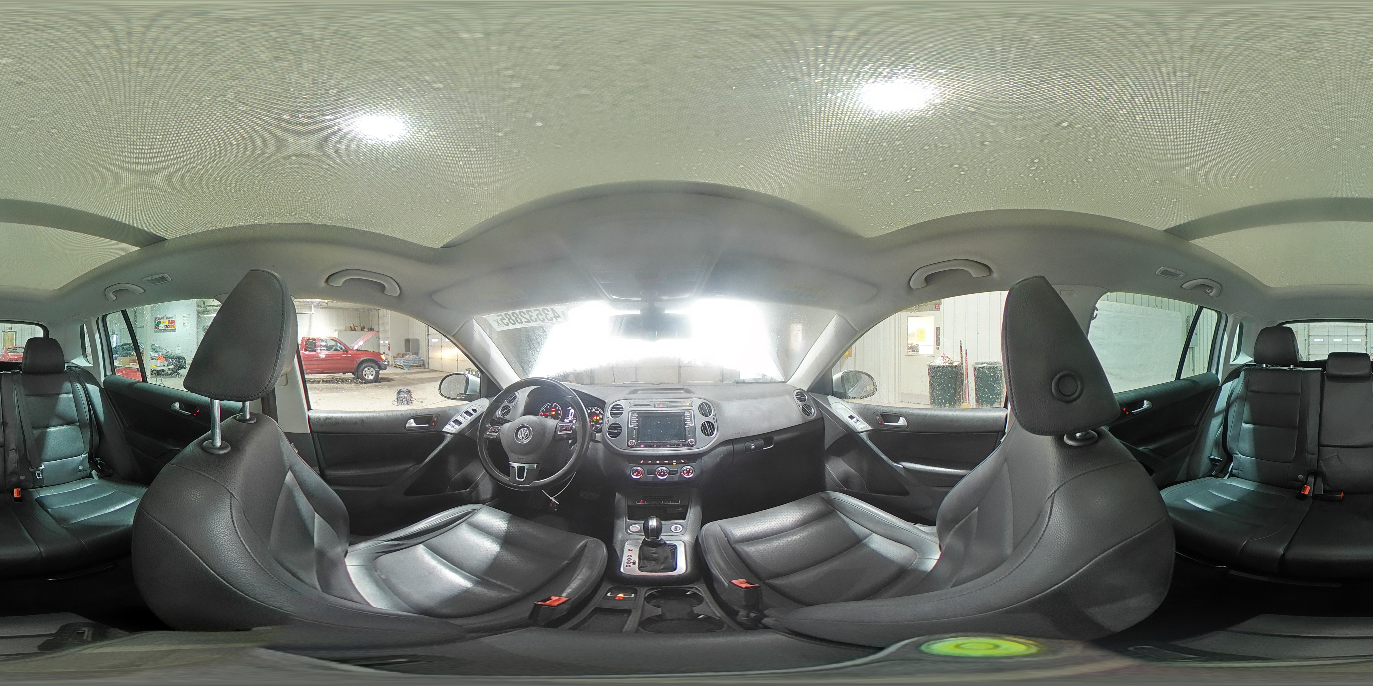 2016 Volkswagen Tiguan - Image 16