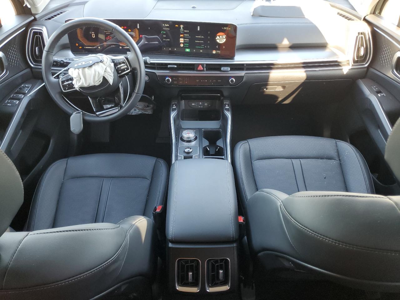 2025 Kia Sorento - Image 8
