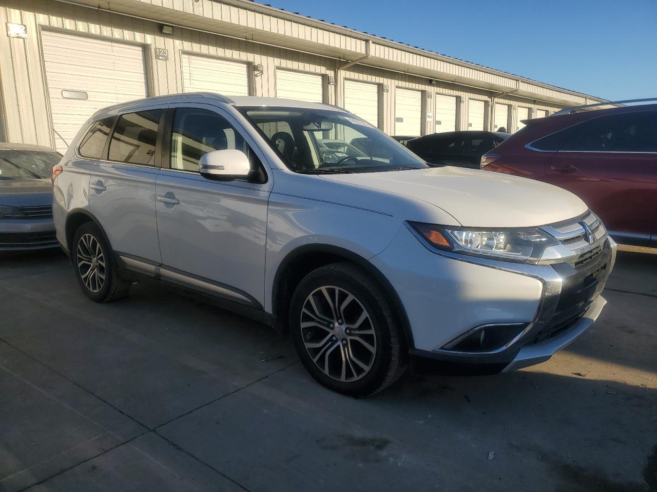 2017 Mitsubishi Outlander - Image 4