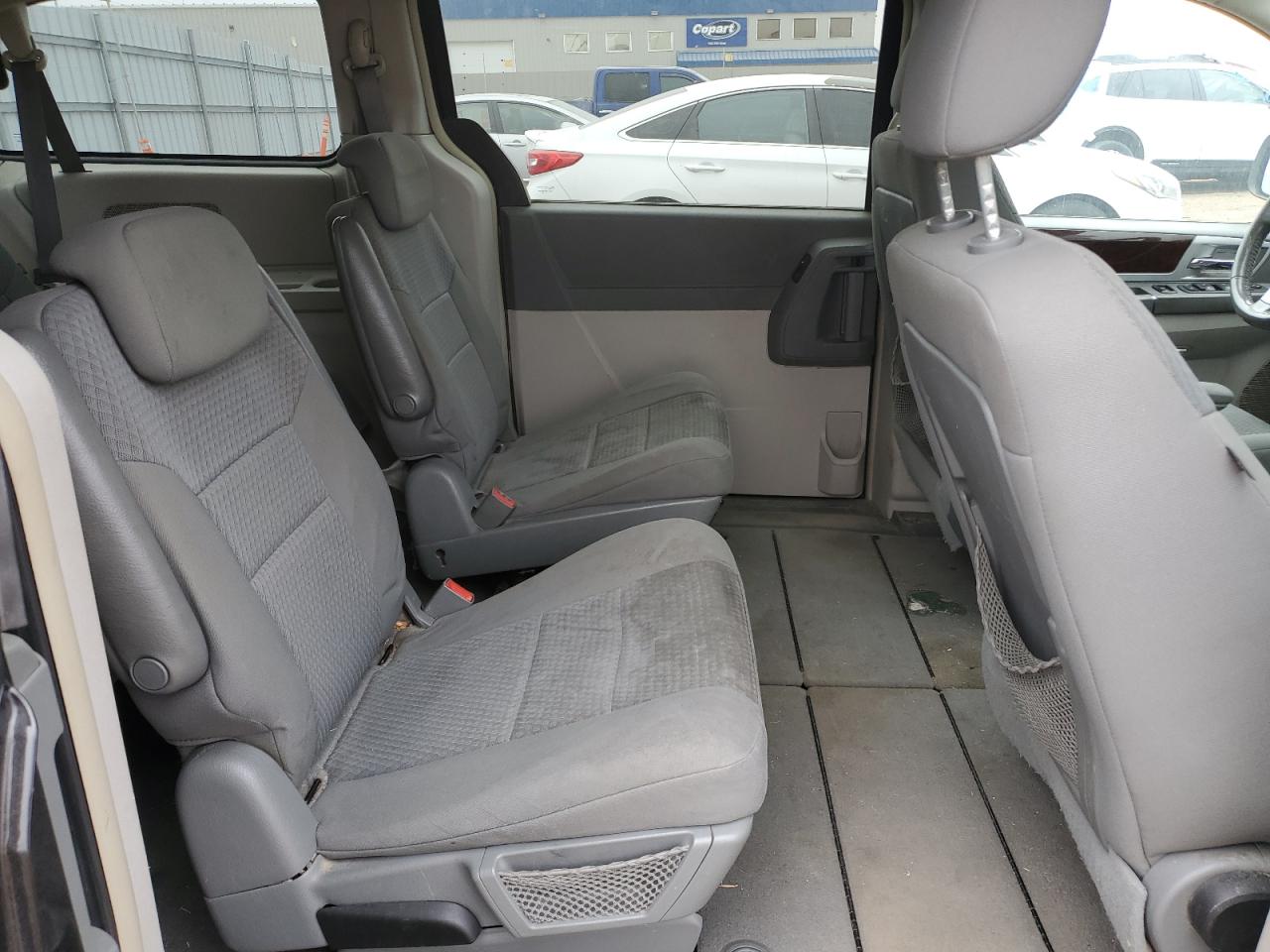 2009 Chrysler Town & Country - Image 11