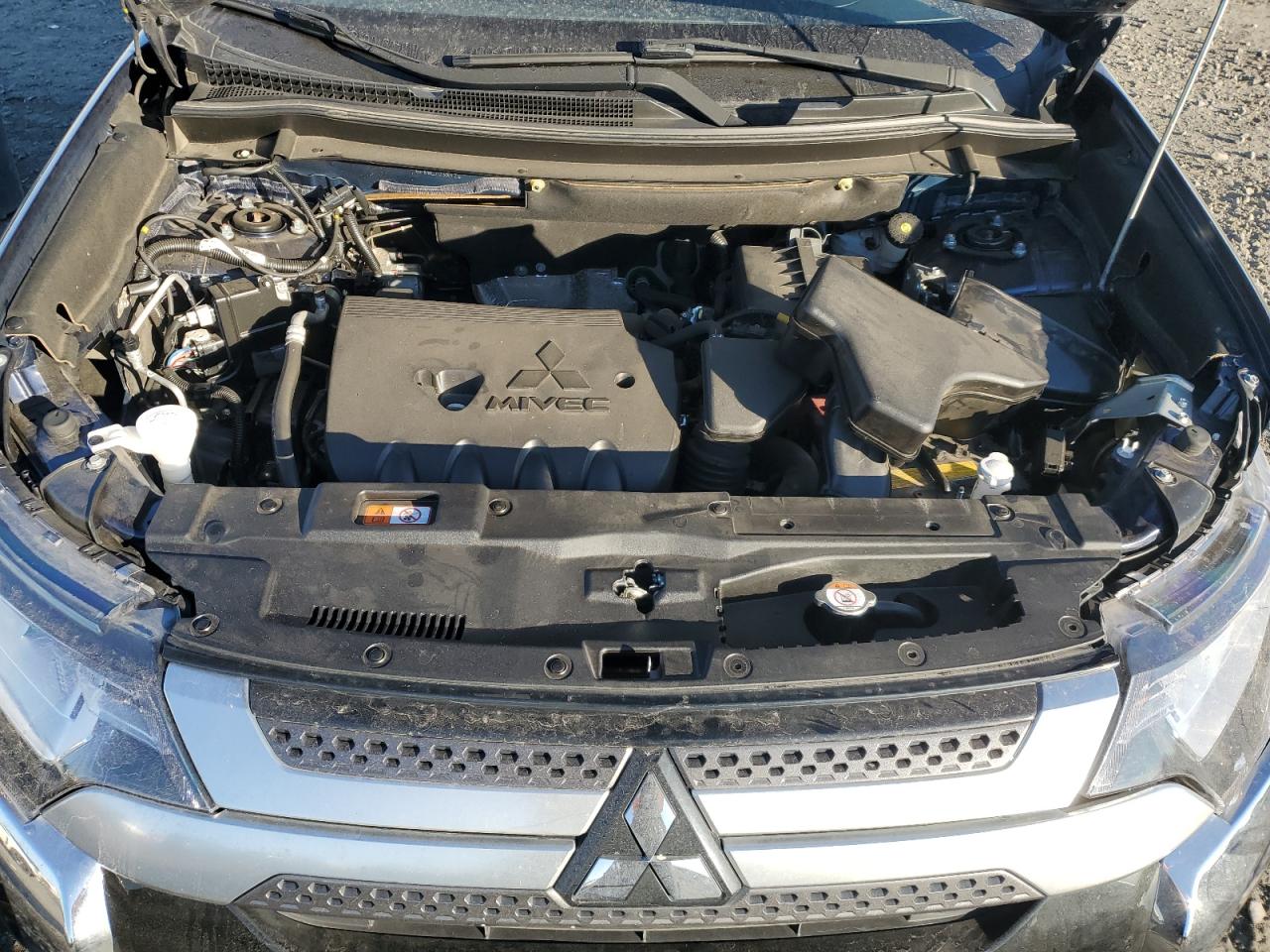 2020 Mitsubishi Outlander - Image 12
