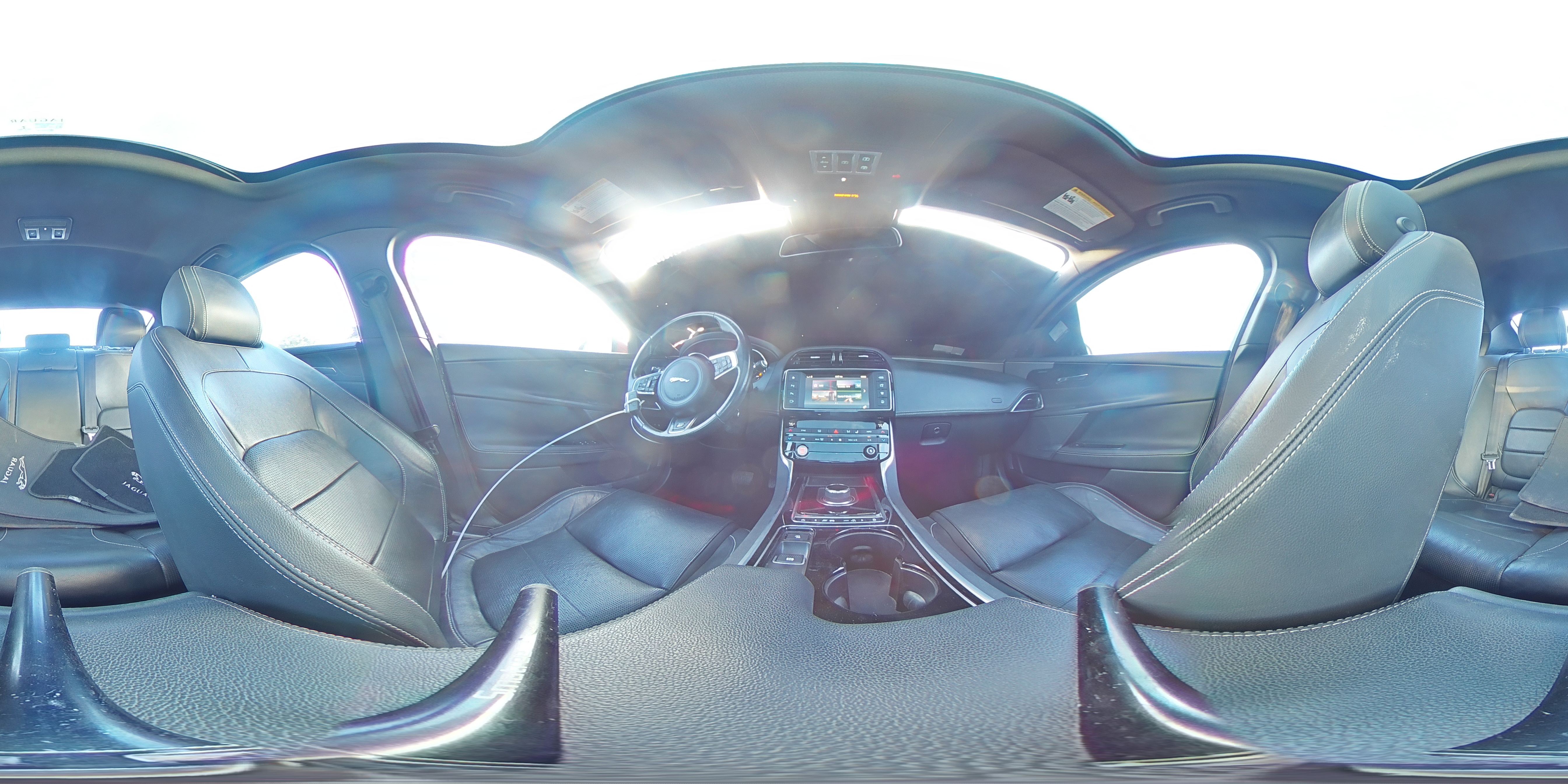 2017 Jaguar XE - Image 14