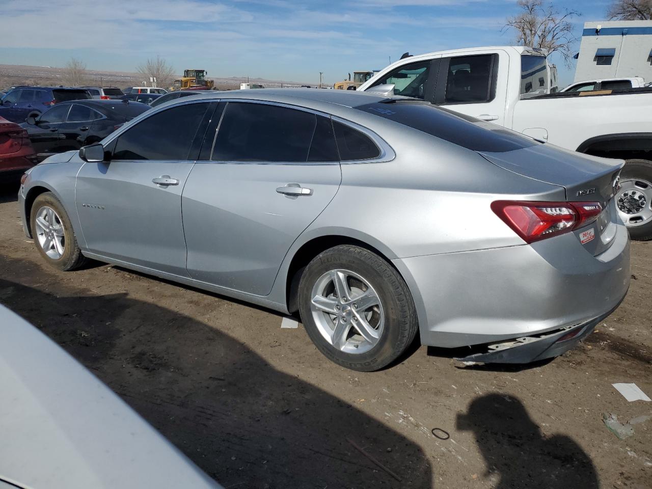 2022 Chevrolet Malibu - Image 2