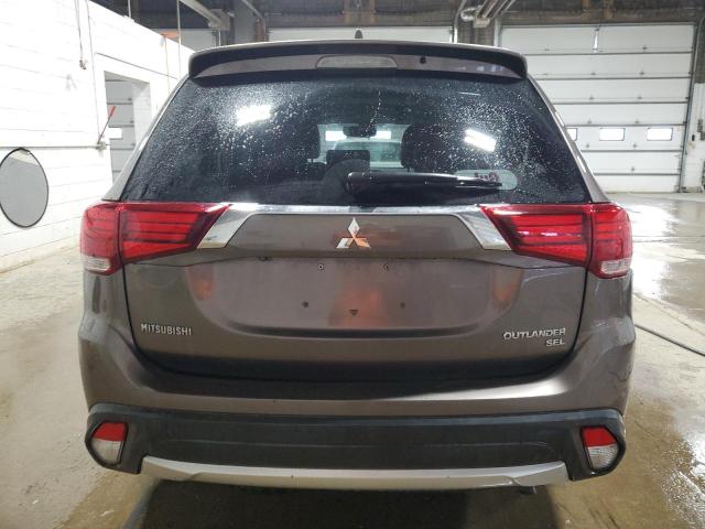  MITSUBISHI OUTLANDER 2018 Коричневый