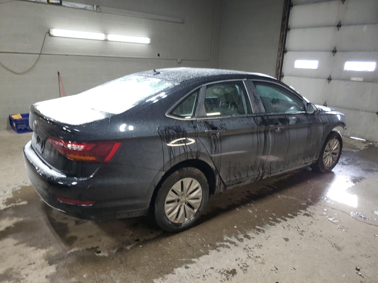 2019 Volkswagen Jetta - Image 3