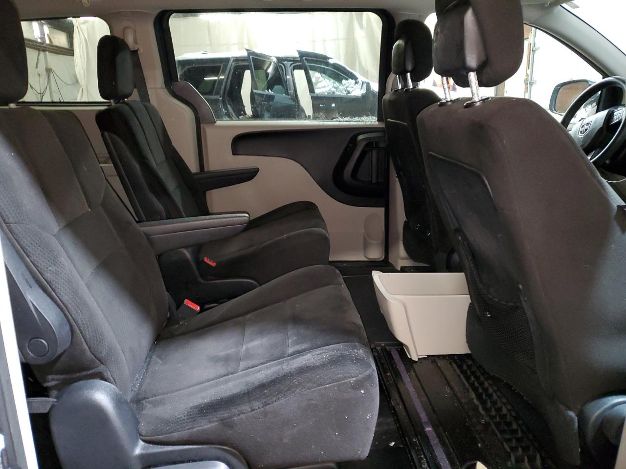 2012 Dodge Caravan - Image 11