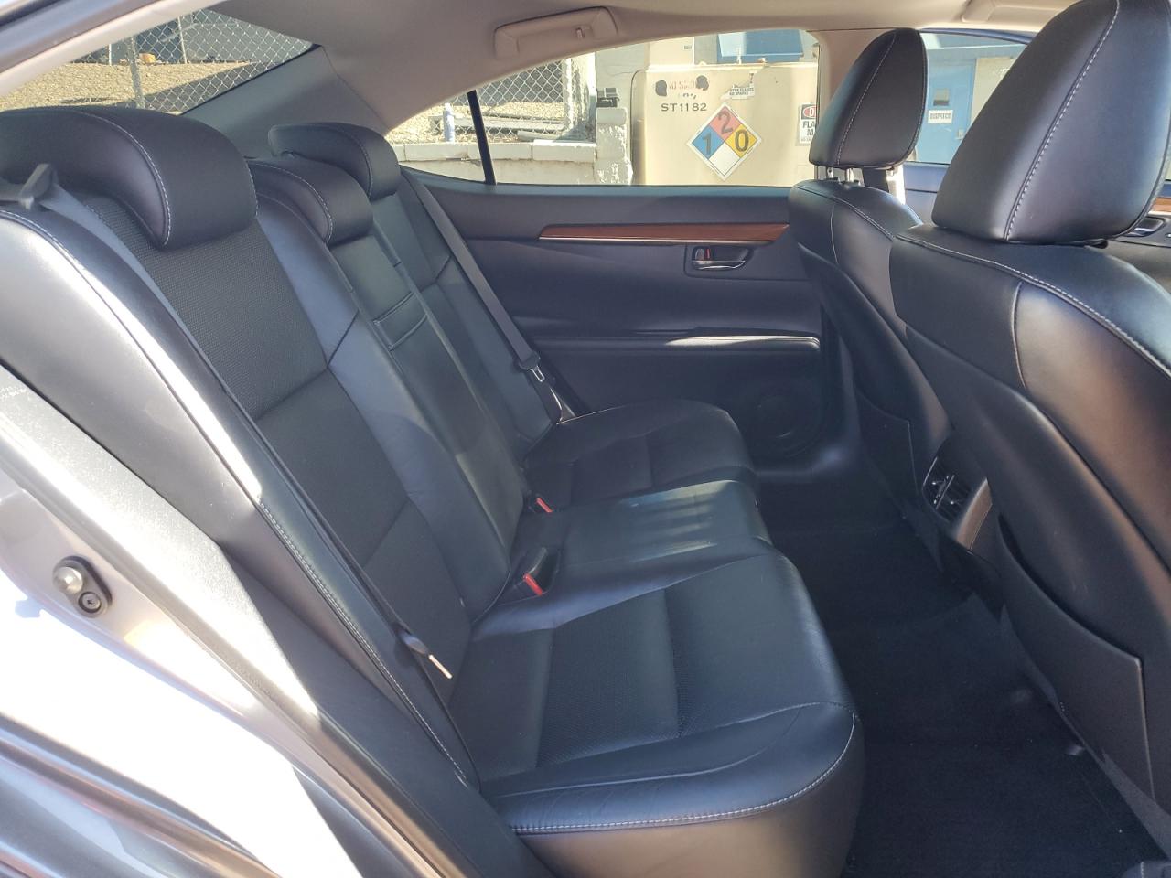 2013 Lexus ES - Image 11