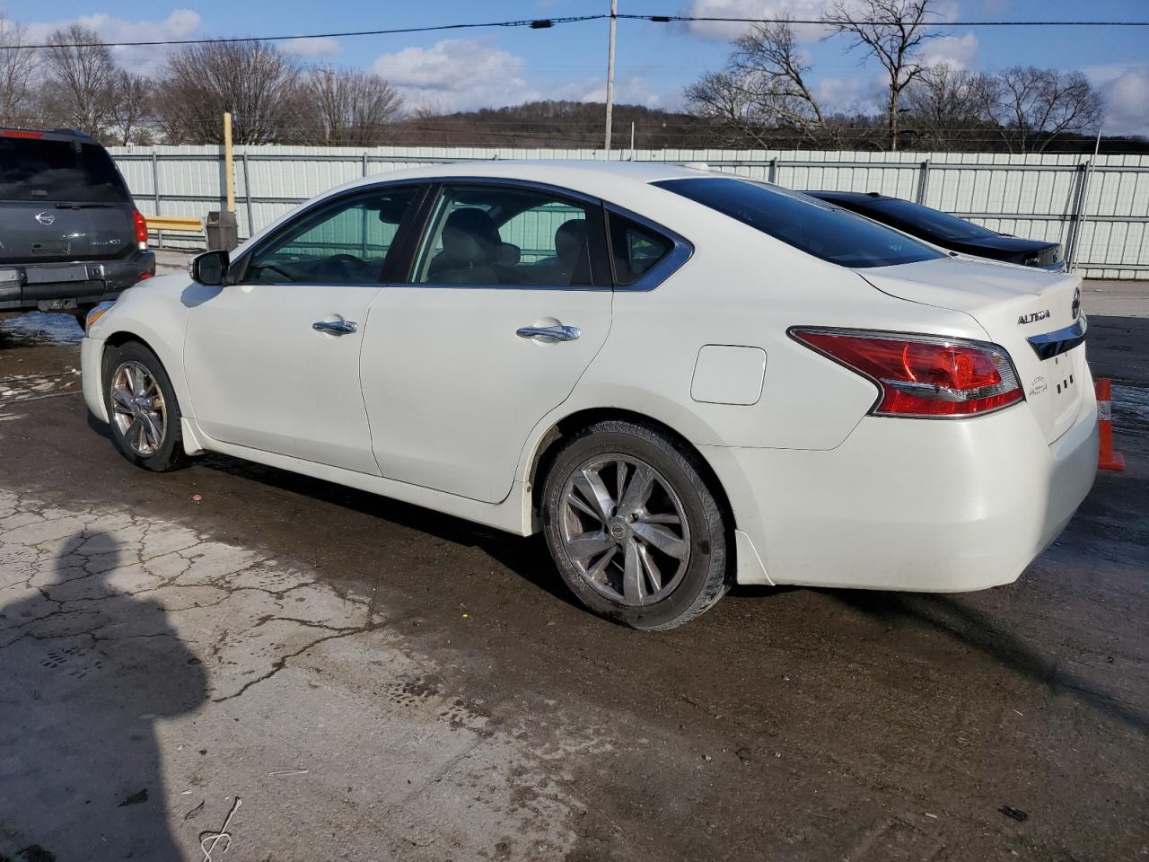 2015 Nissan Altima - Image 2
