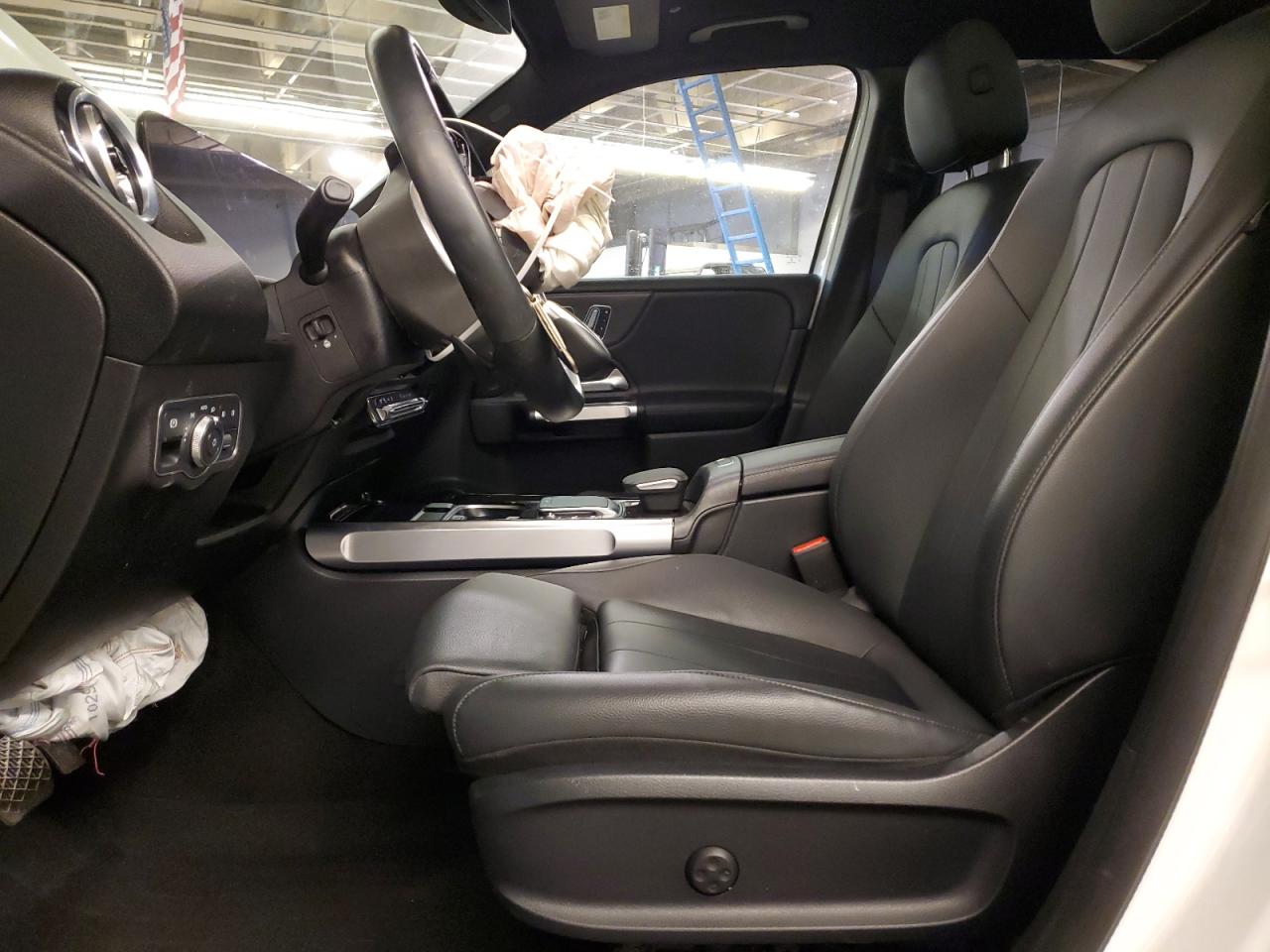2023 Mercedes-Benz GLB - Image 7