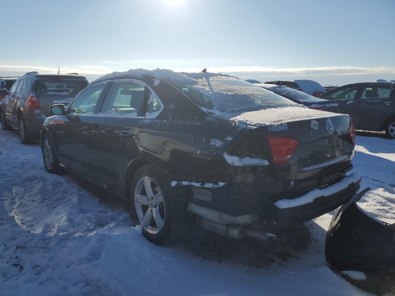 2015 Volkswagen Passat - Image 2