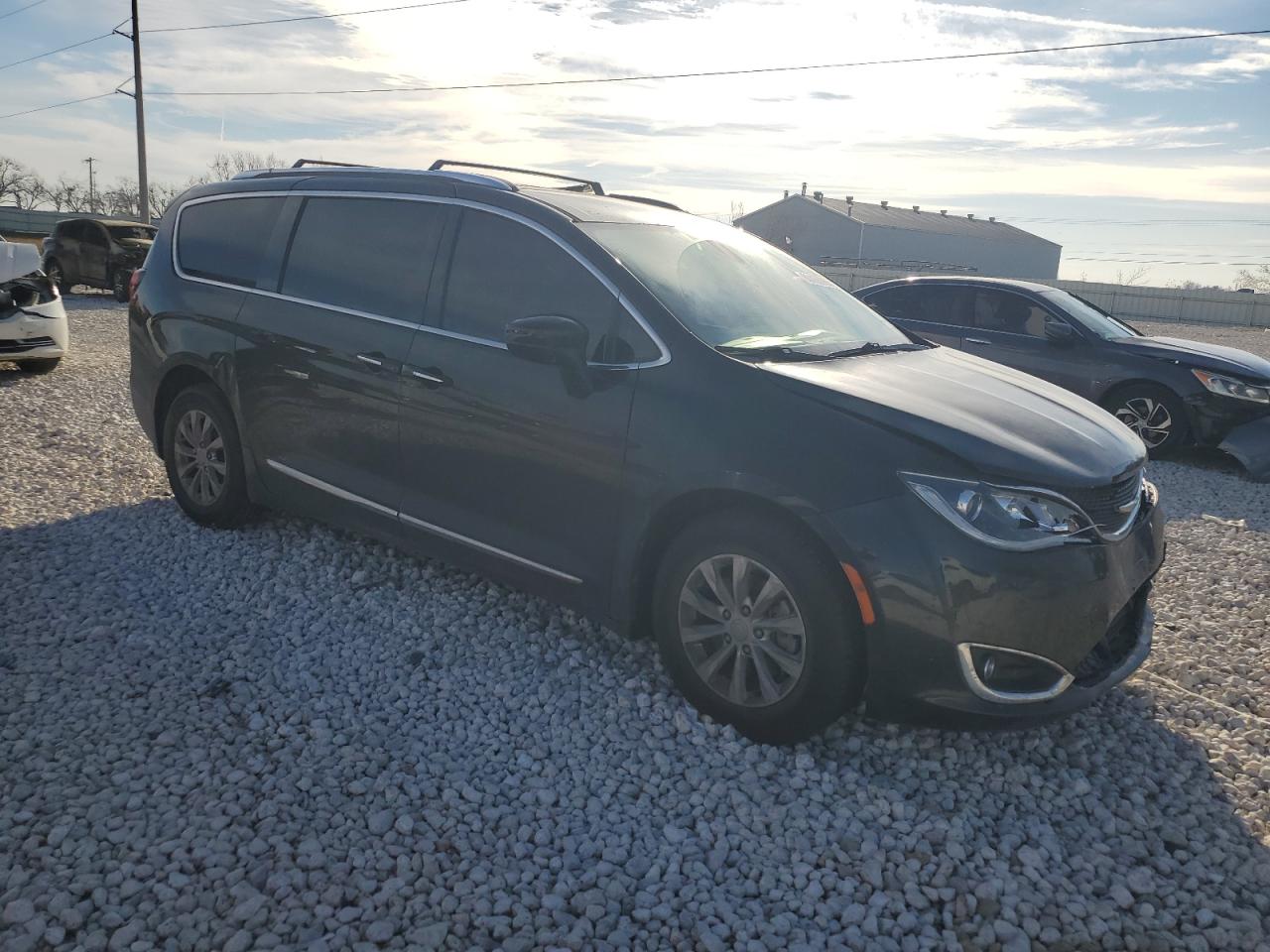 2018 Chrysler Pacifica - Image 4