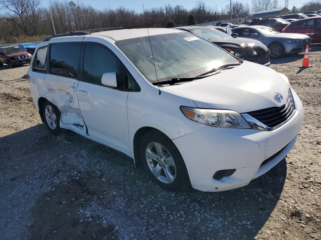 2012 Toyota Sienna - Image 4
