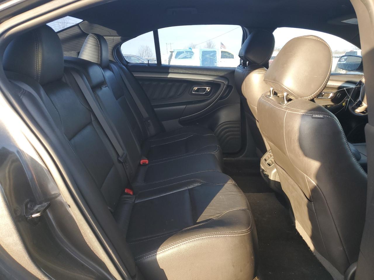 2015 Ford Taurus - Image 10