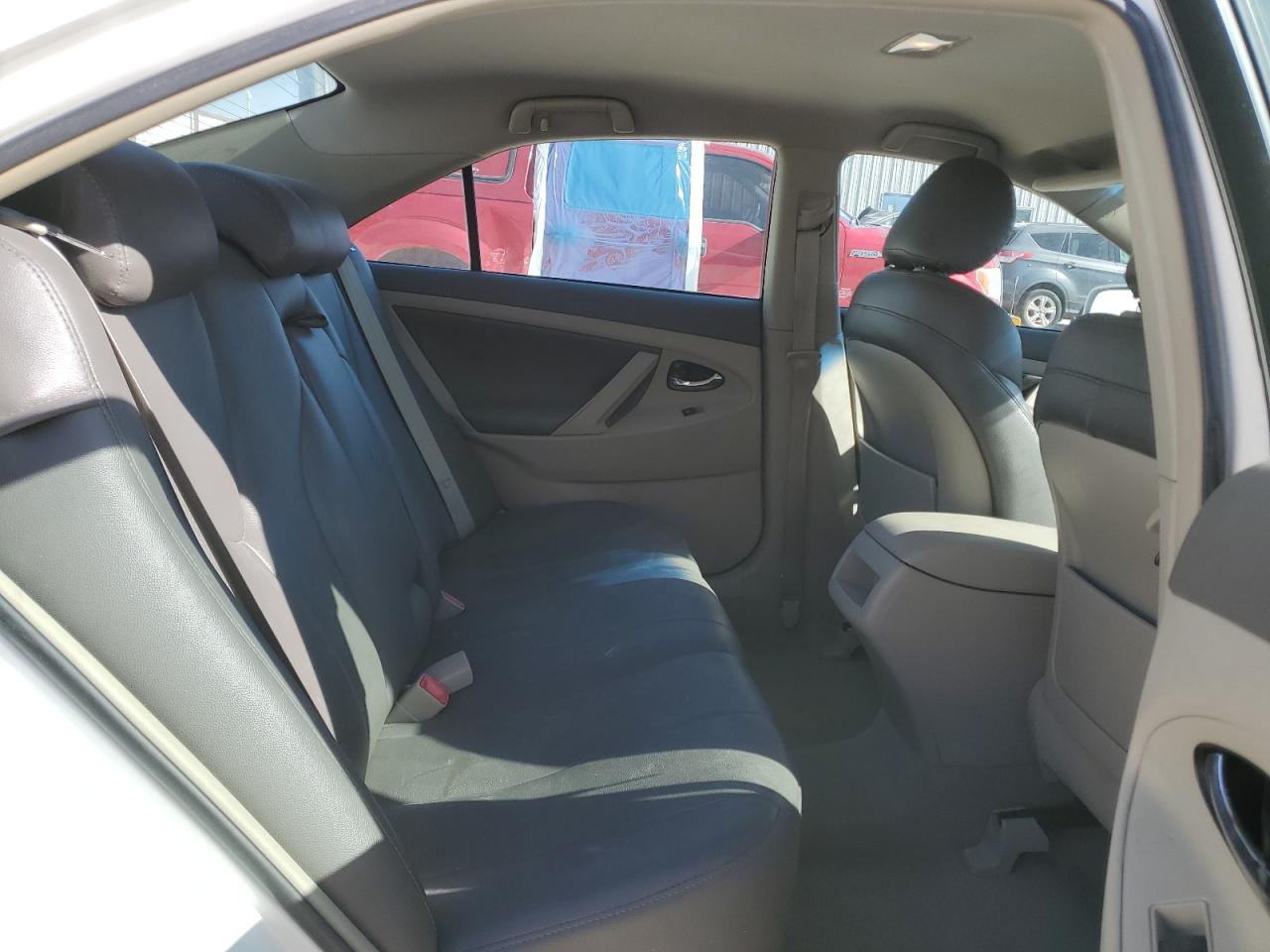 2010 Toyota Camry - Image 10