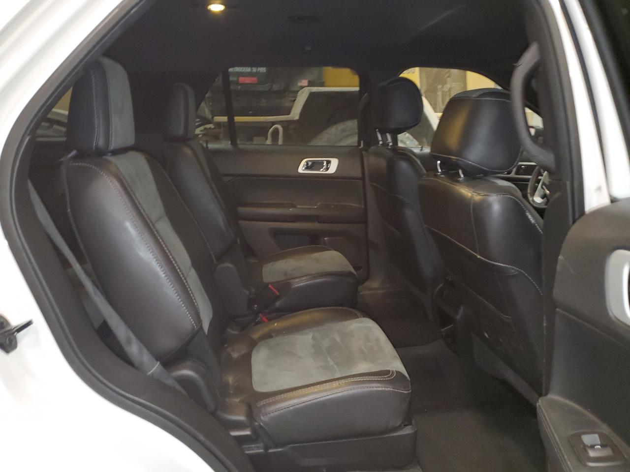 2015 Ford Explorer - Image 11