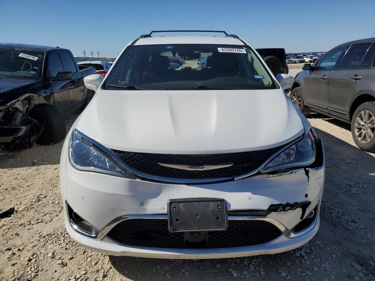 2020 Chrysler Pacifica - Image 5