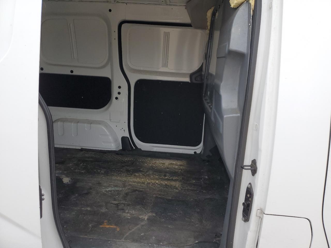 2015 Nissan NV - Image 11