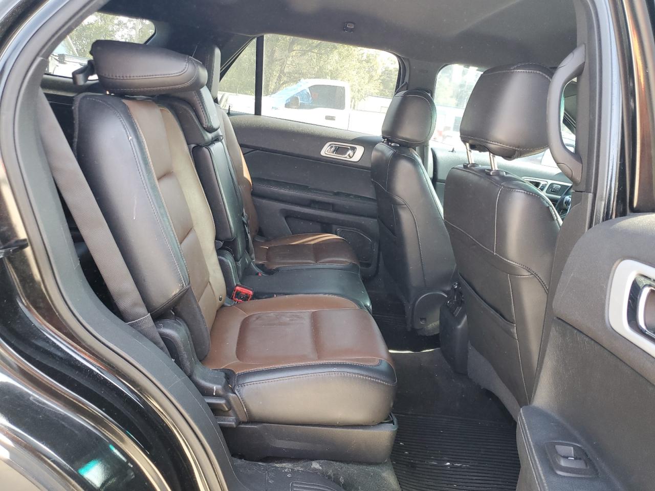 2015 Ford Explorer - Image 11