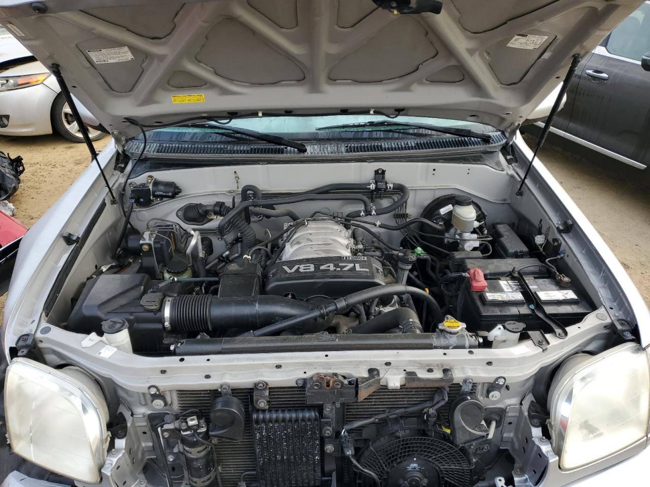 2004 Toyota Sequoia - Image 13