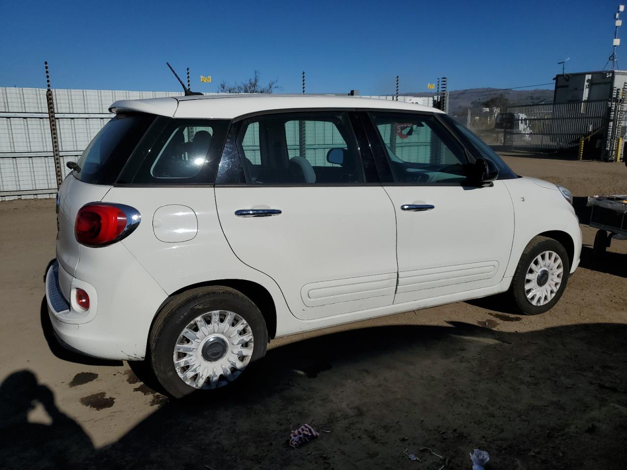 VIN ZFBCFAAH1FZ030573 2015 FIAT 500 no.3