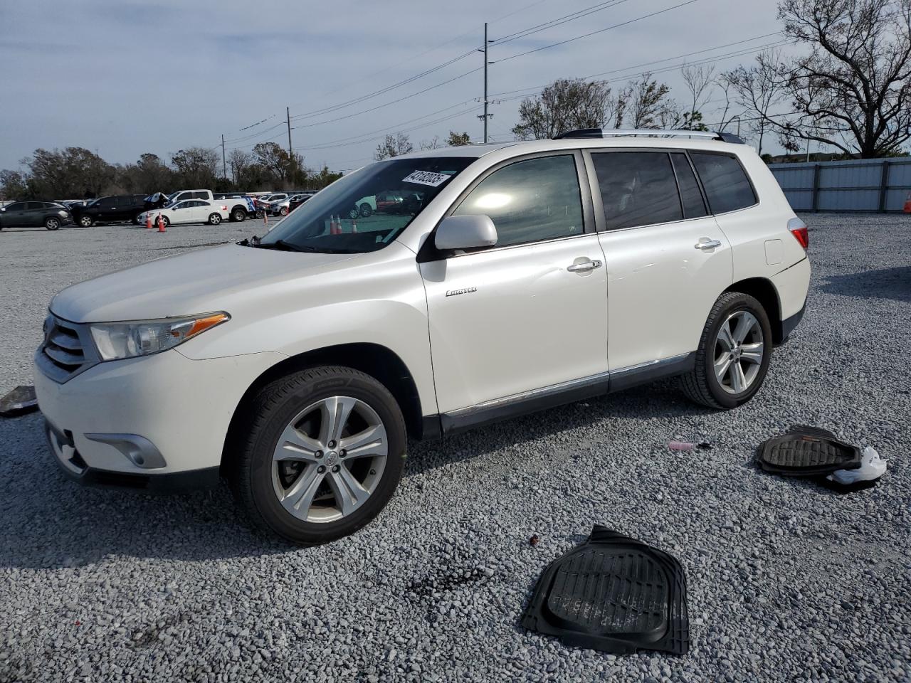 2013 Toyota Highlander - Image 1