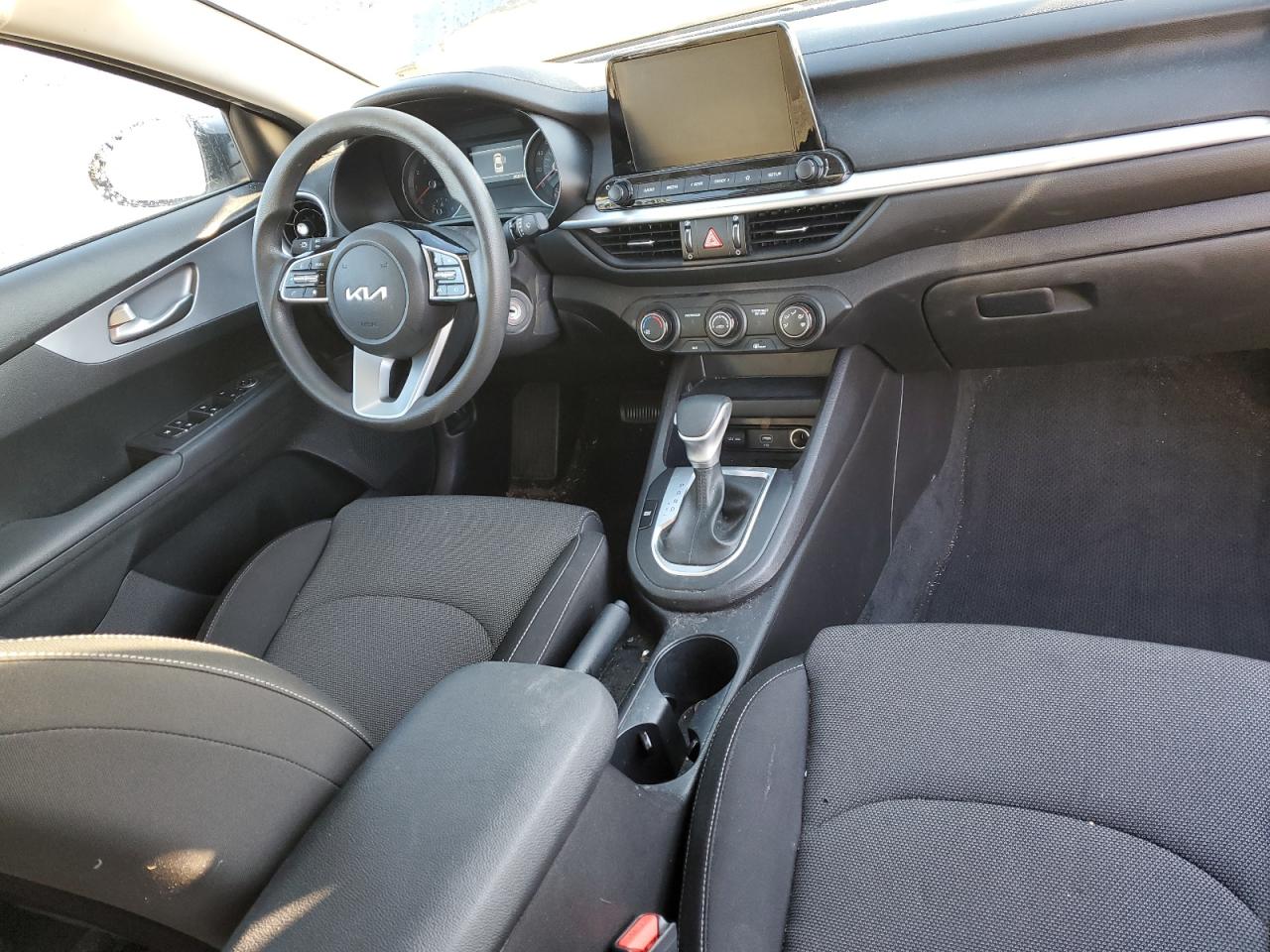 2022 Kia Forte - Image 8