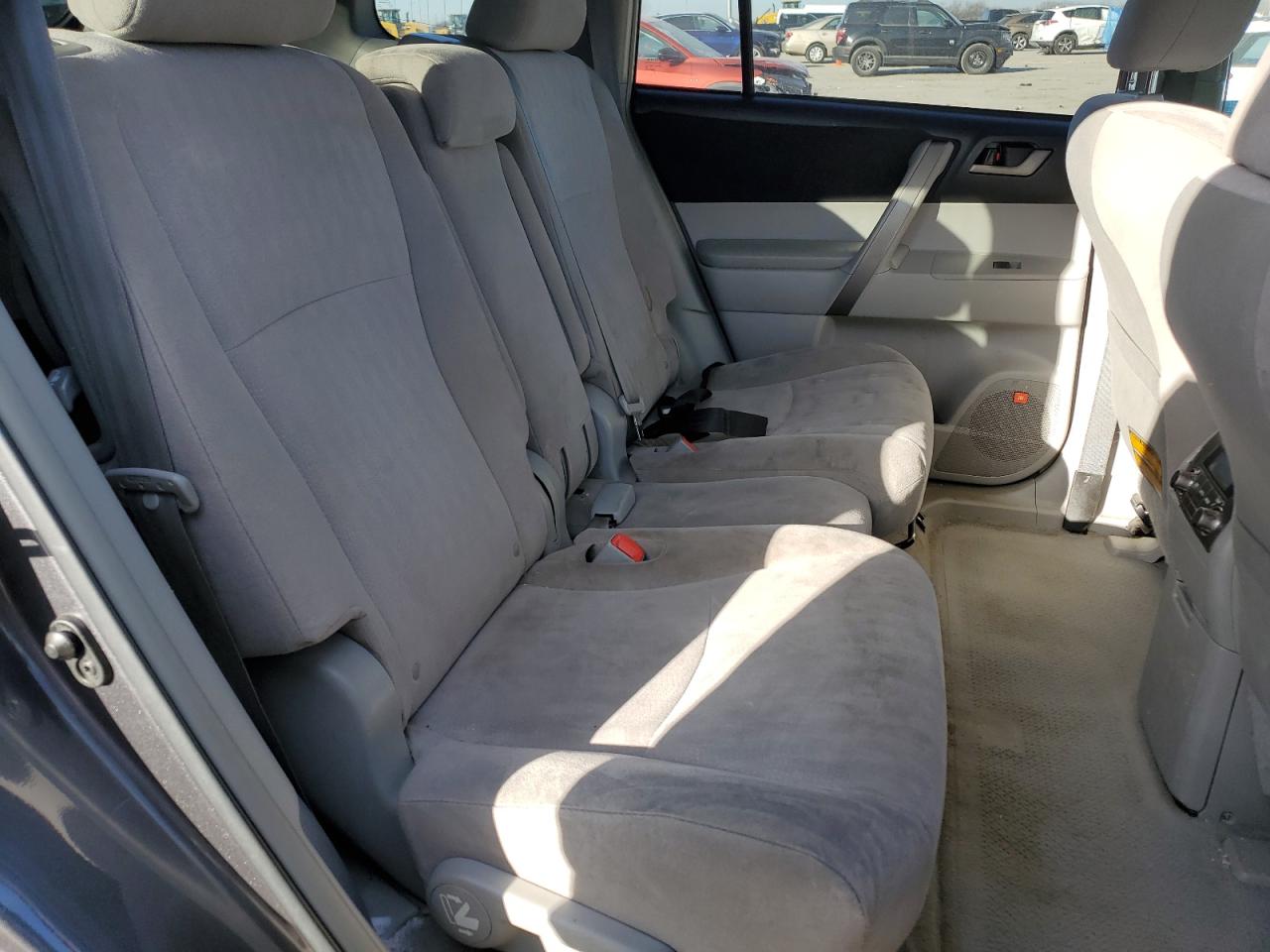 2010 Toyota Highlander - Image 11