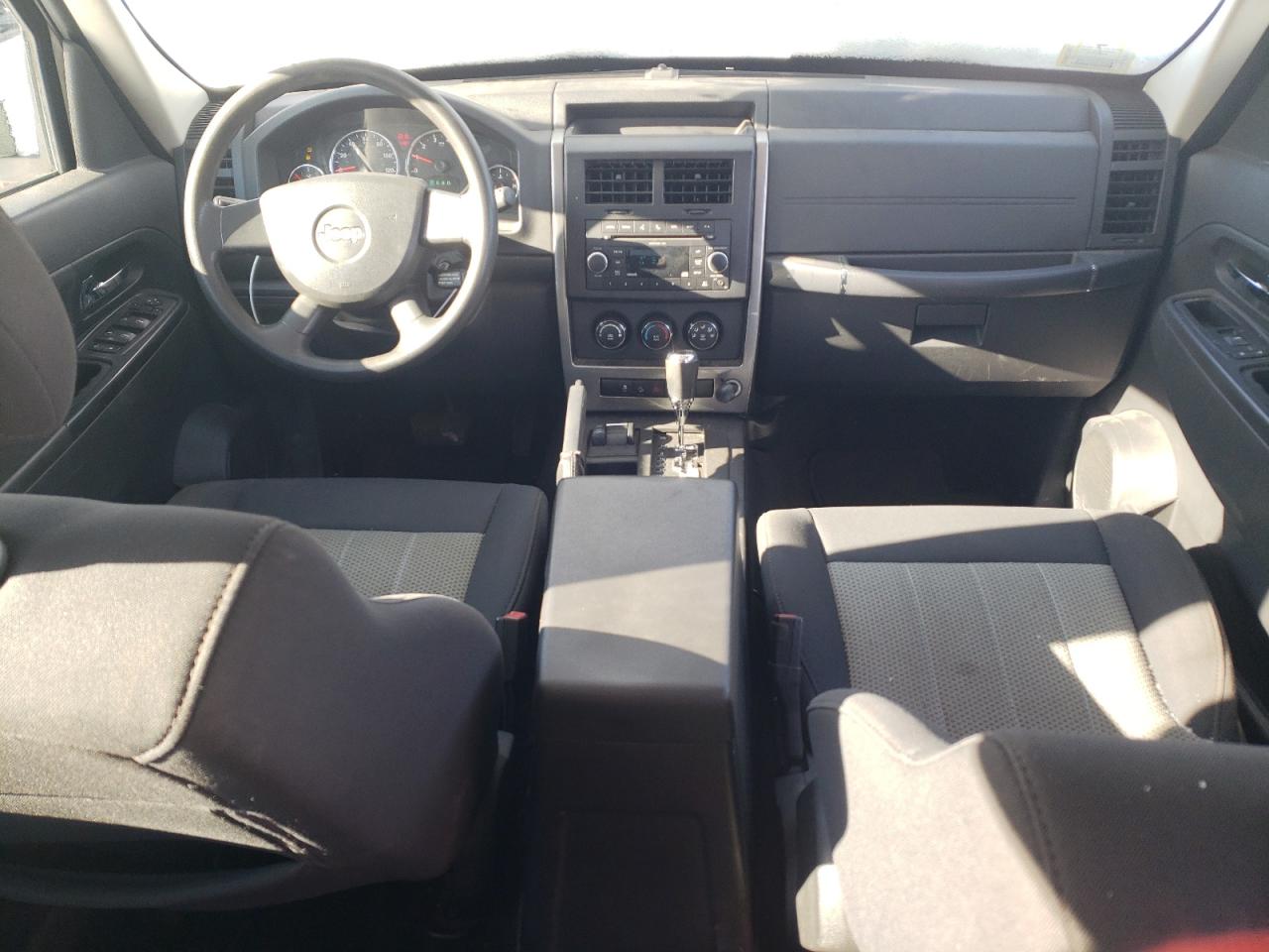 2010 Jeep Liberty (North America) - Image 8