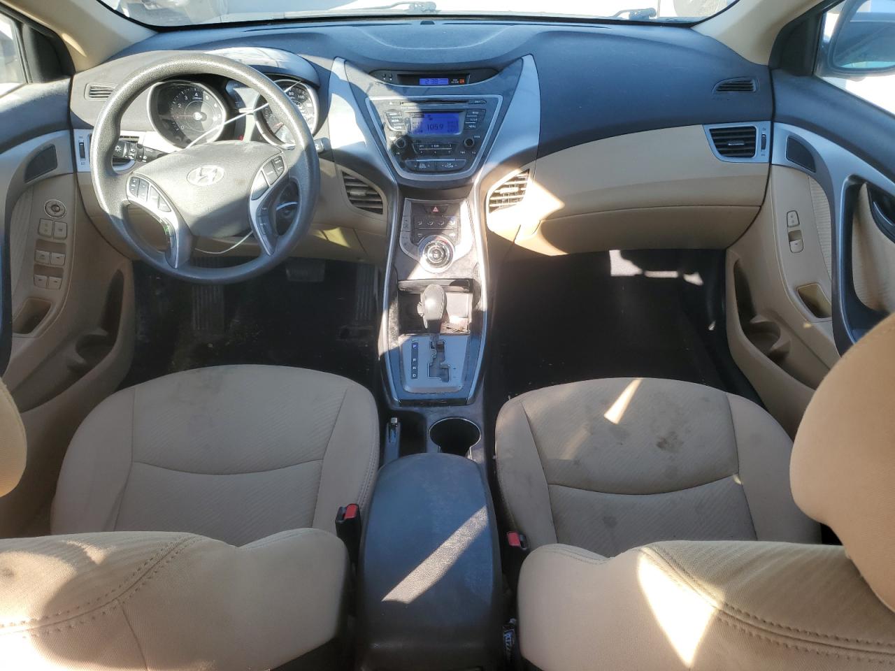 2013 Hyundai Elantra - Image 8
