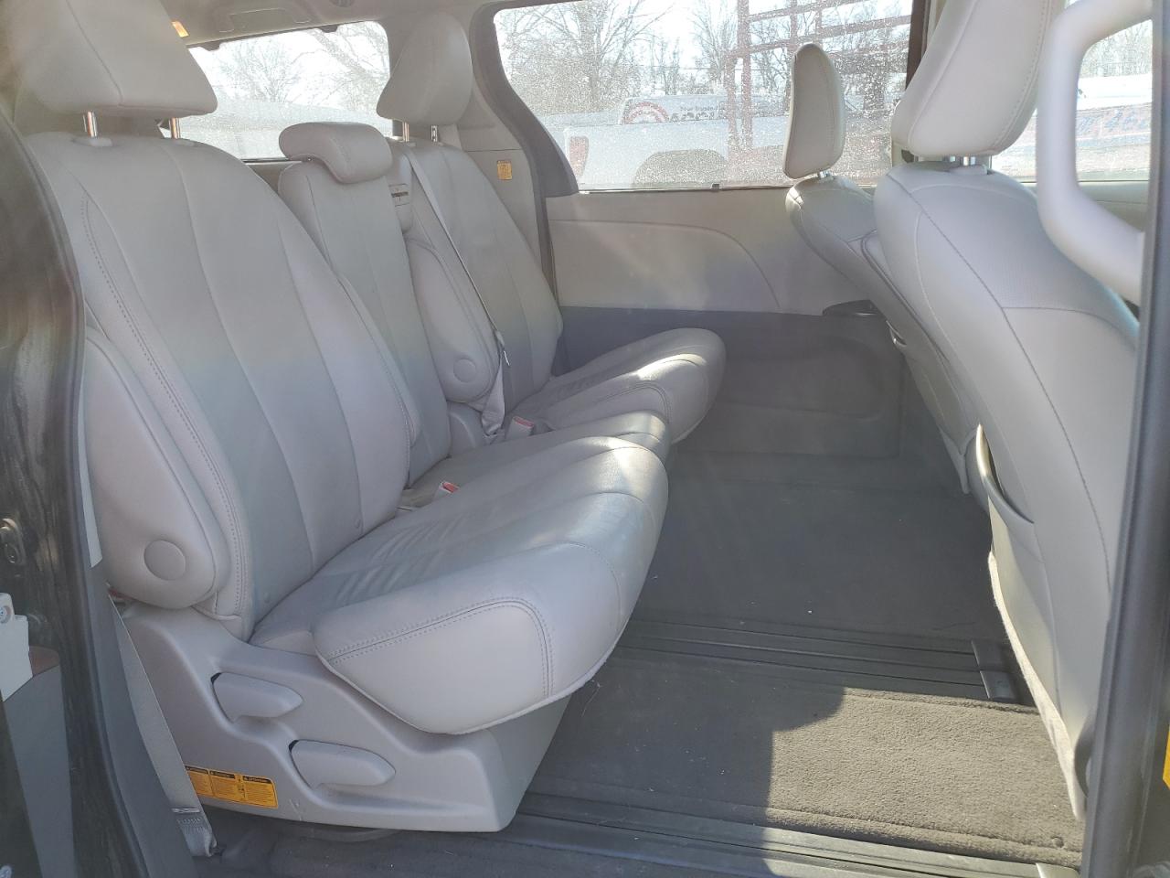 2013 Toyota Sienna - Image 11