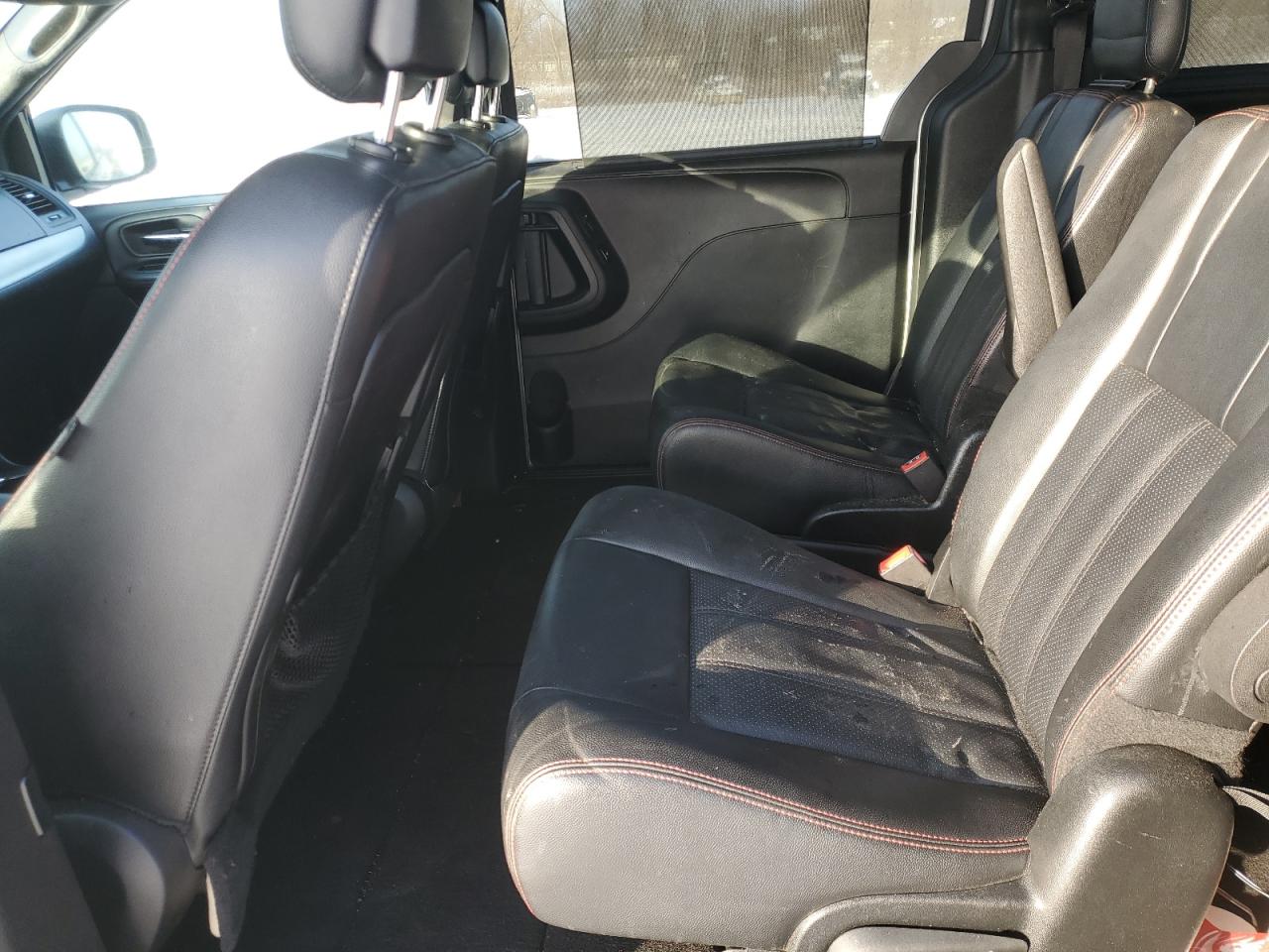 2017 Dodge Caravan - Image 11