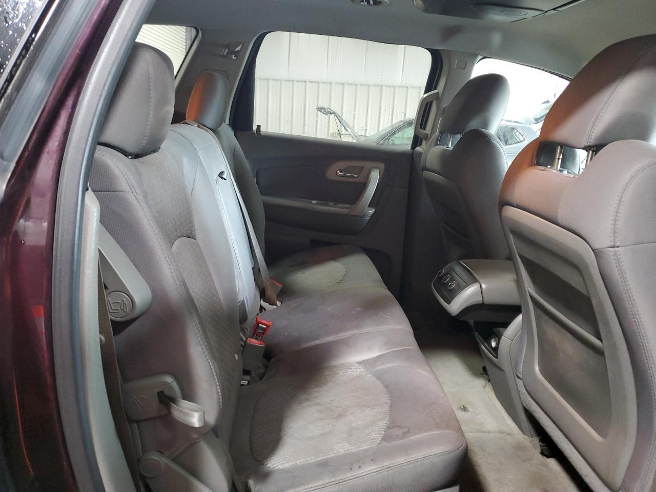 2010 Chevrolet Traverse - Image 11