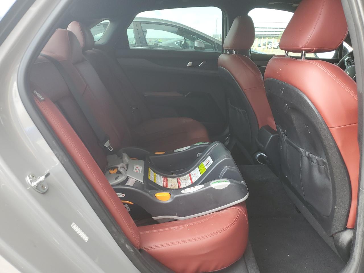 2022 Kia K5 - Image 11