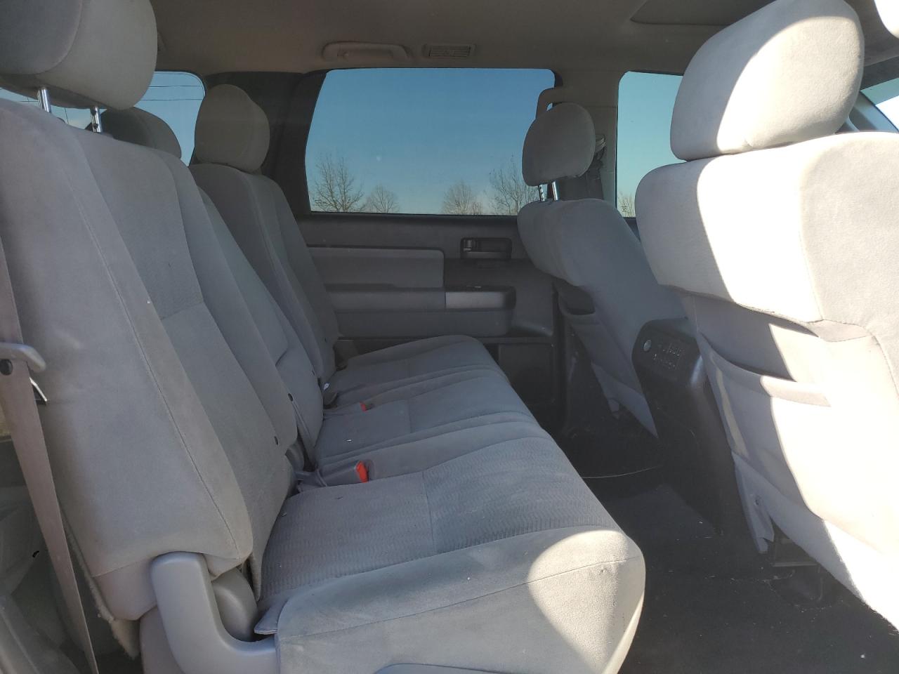 2015 Toyota Sequoia - Image 12