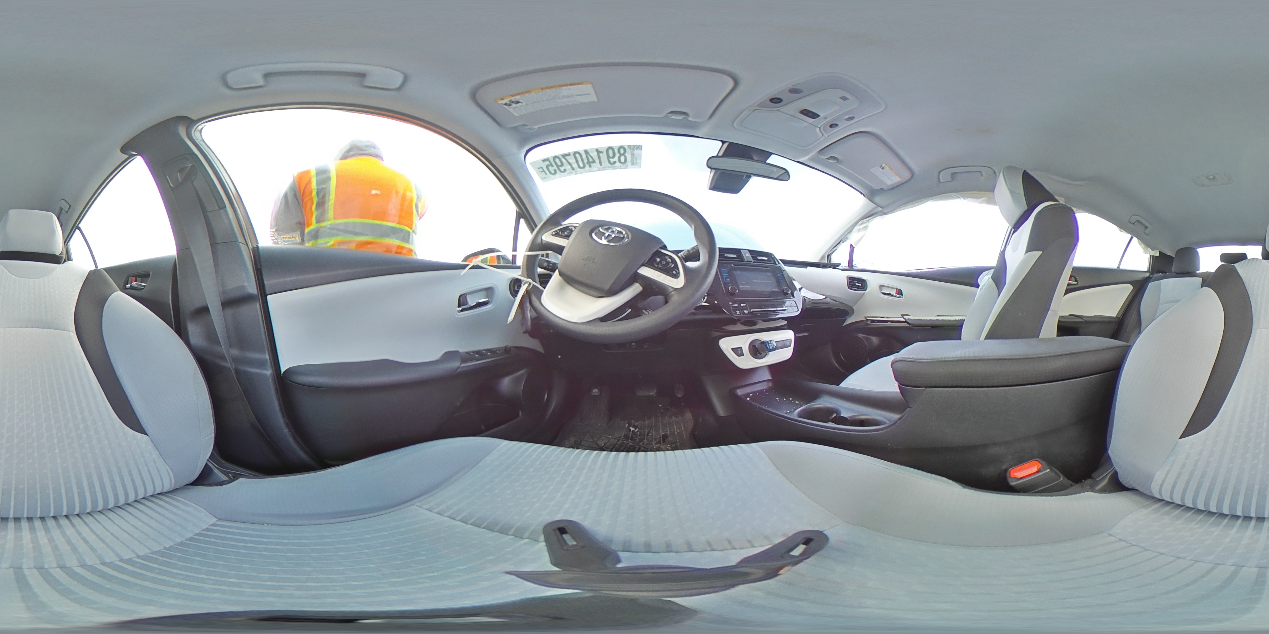 2018 Toyota Prius - Image 13