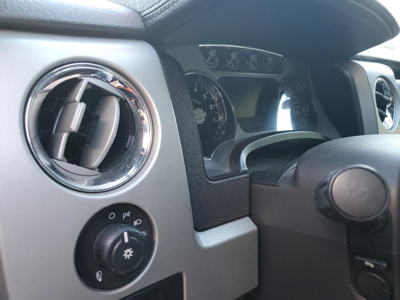 2011 Ford F-150 - Image 9