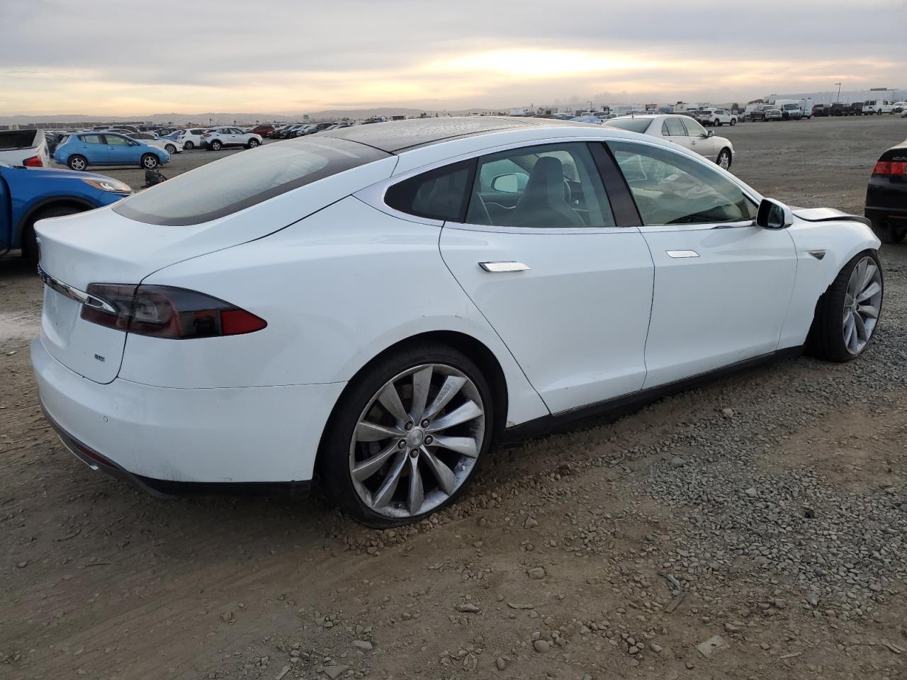 VIN 5YJSA1CN5DFP22672 2013 TESLA MODEL S no.3