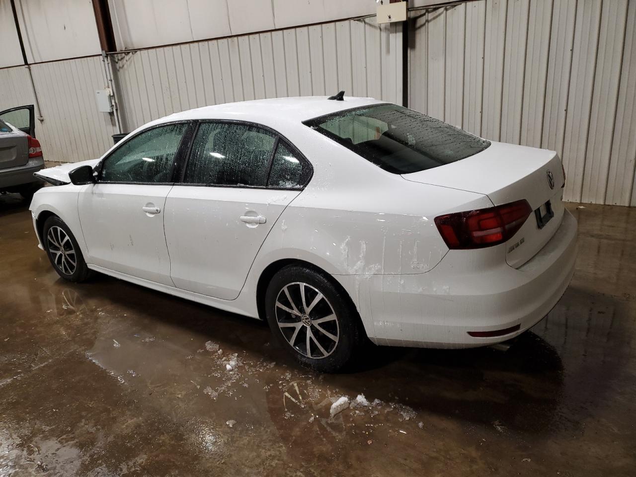 2016 Volkswagen Jetta - Image 2
