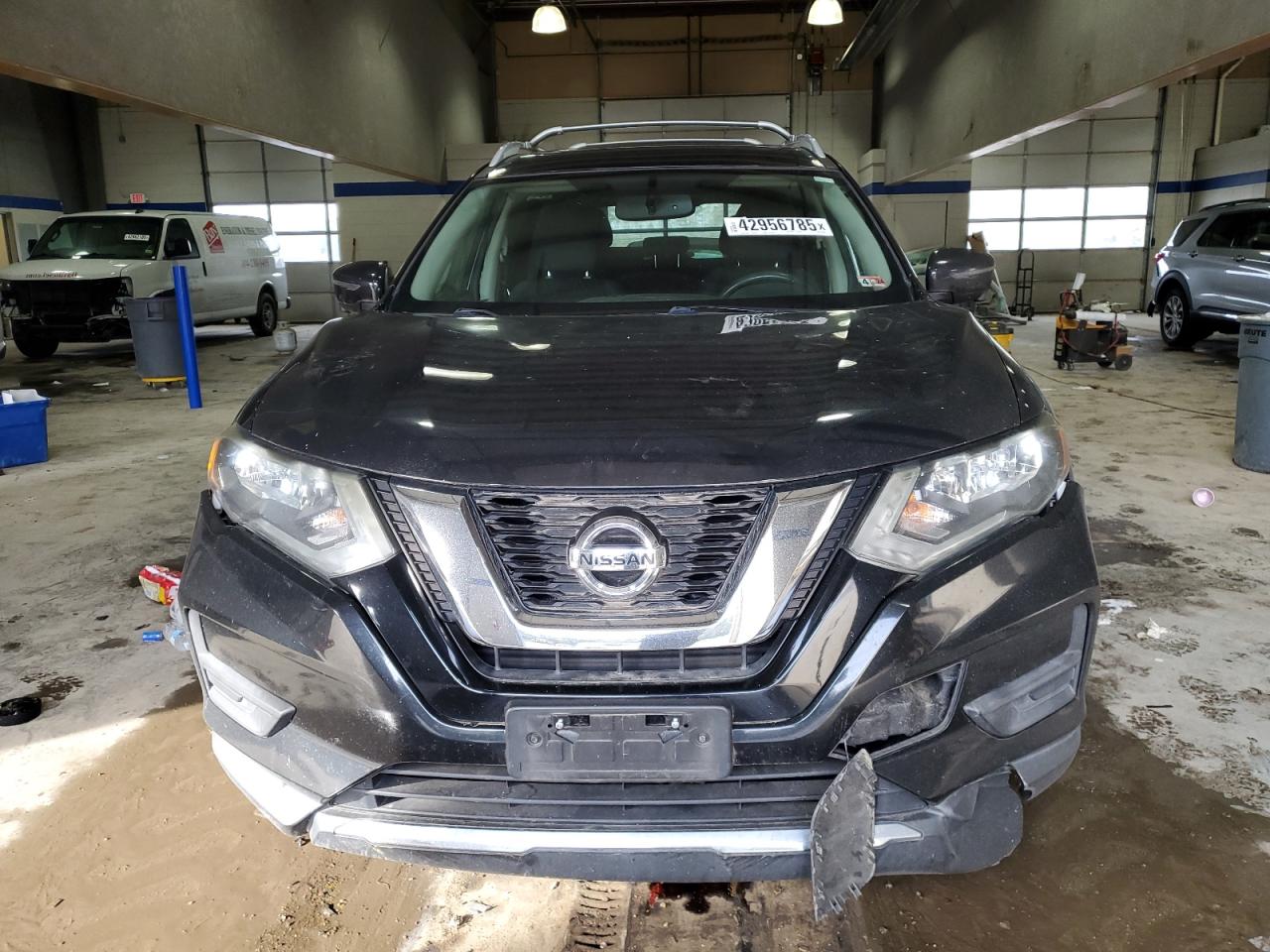 2017 Nissan Rogue - Image 5