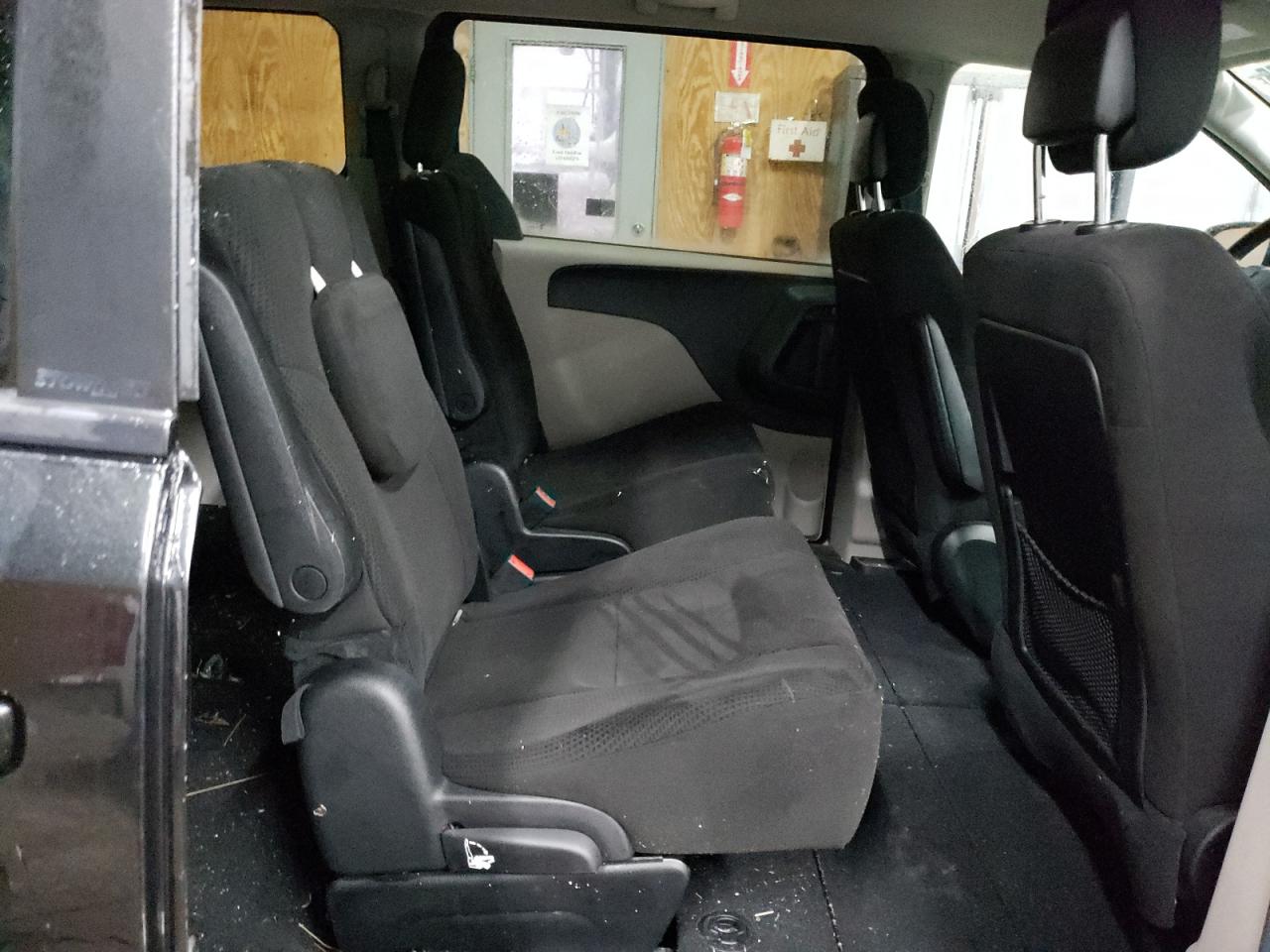 2012 Dodge Caravan - Image 11
