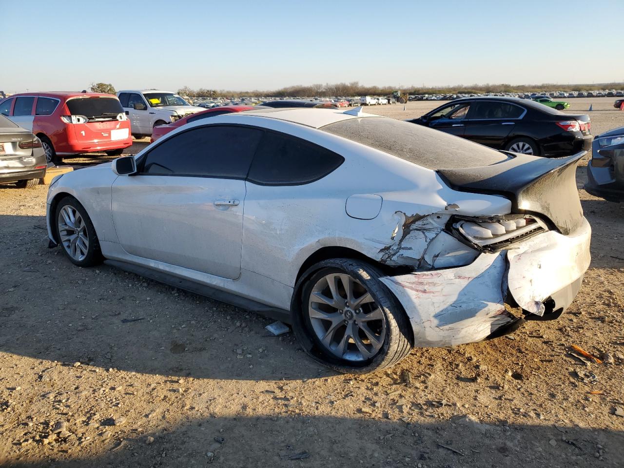 2014 Hyundai Genesis - Image 2