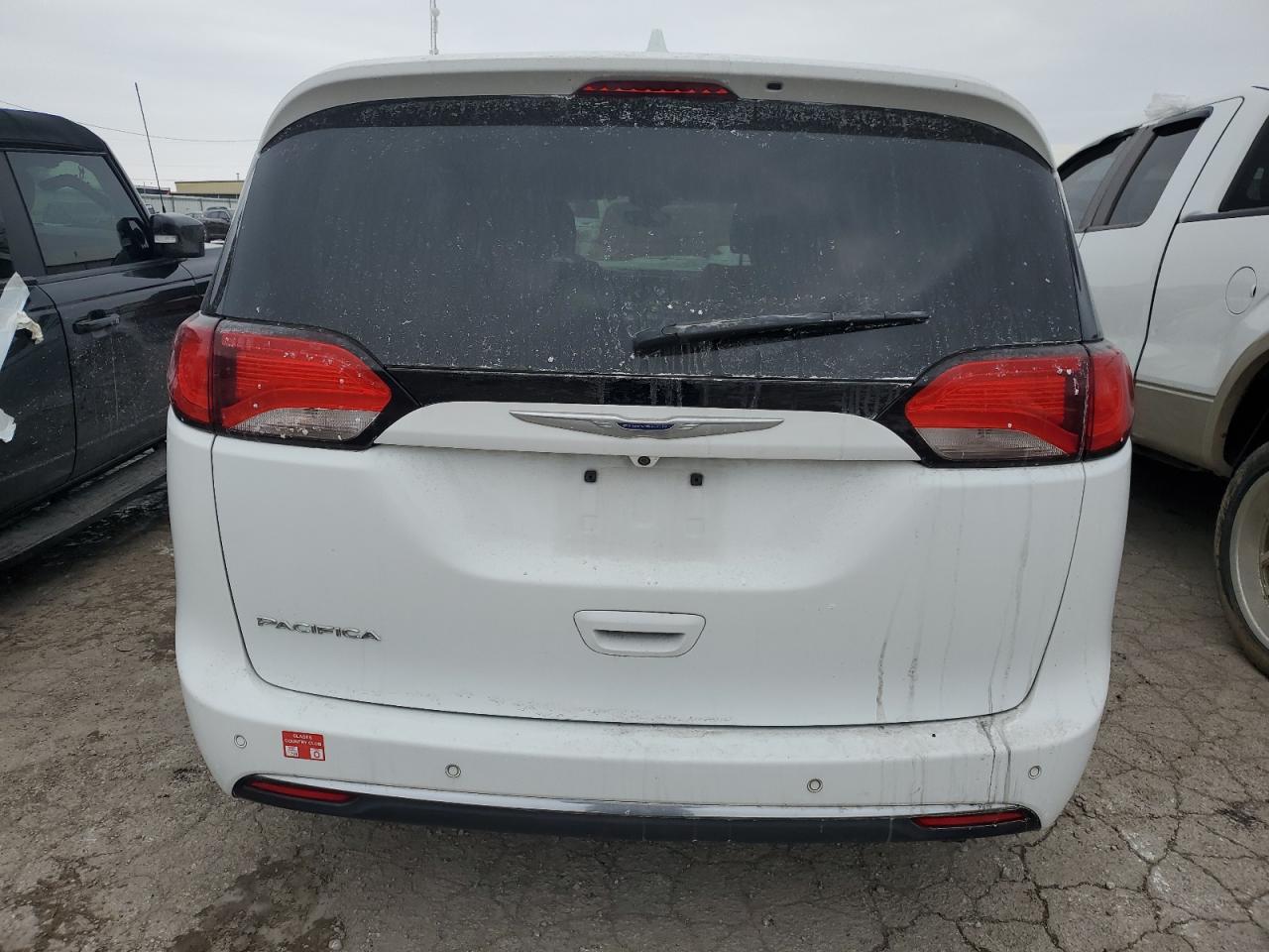 2019 Chrysler Pacifica - Image 6