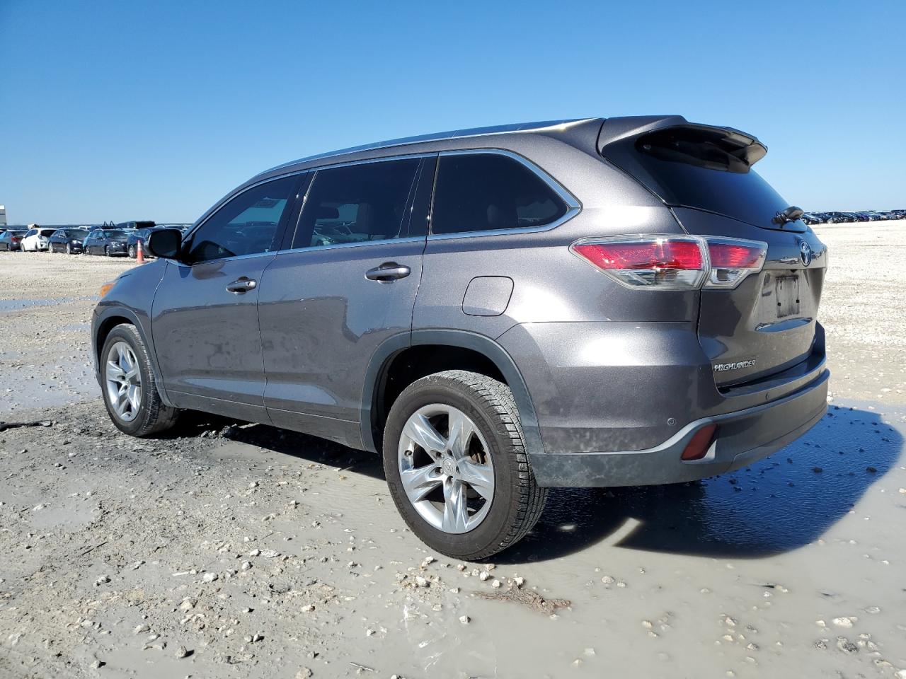 2015 Toyota Highlander - Image 2