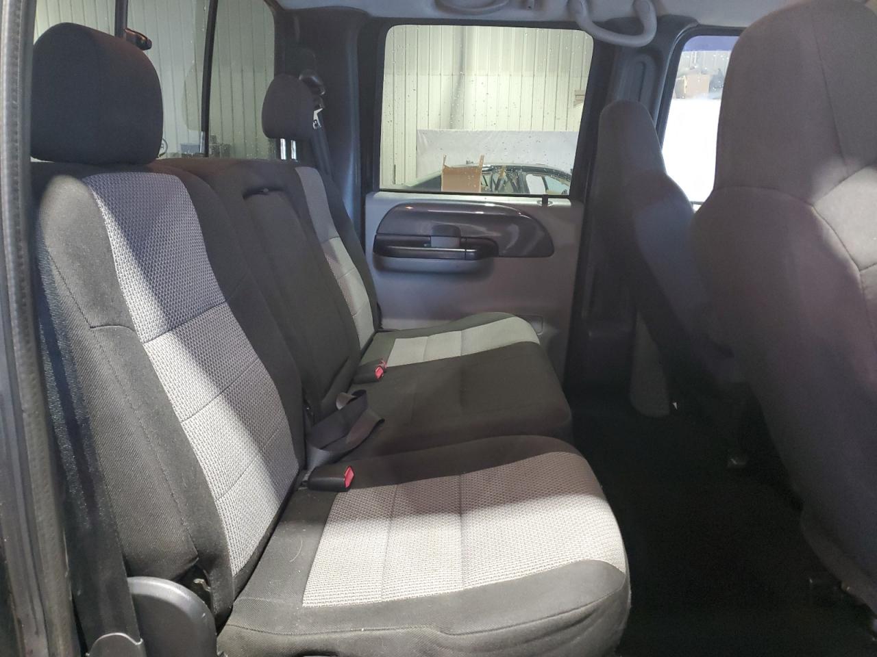 2004 Ford F250 - Image 10