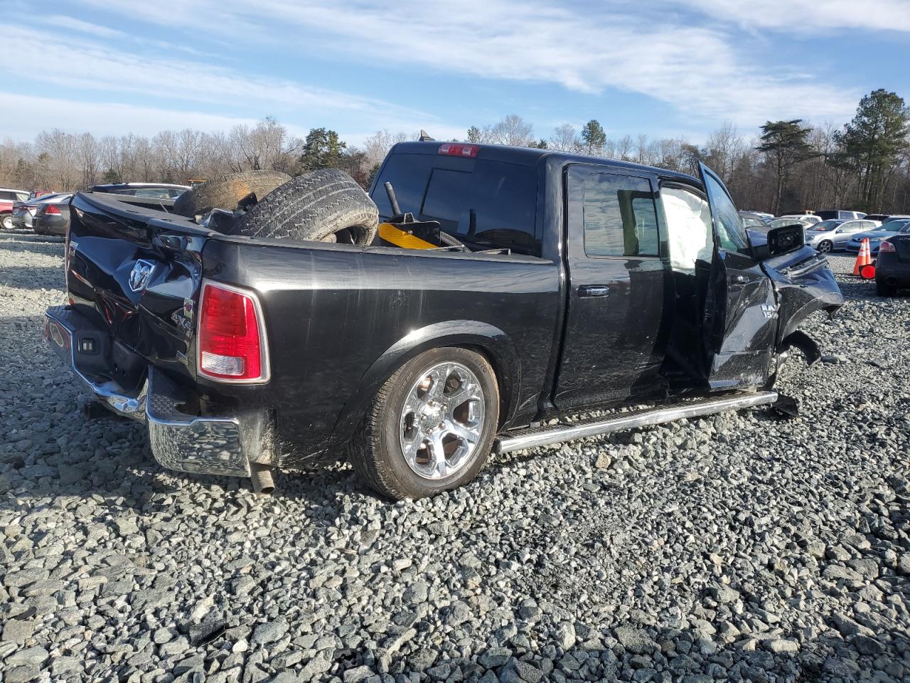 2016 RAM 1500 - Image 3