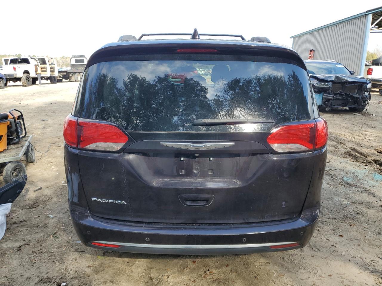 2017 Chrysler Pacifica - Image 6